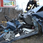Audi A6 heads on with another car in high speed, look at the damage