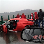 Ferrari 458 Spider and Ferrari California Wrecked in China 