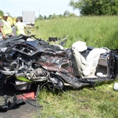 18 wheeler crashed Renault Mégane