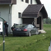 Audi A6 crash into a house in hungary